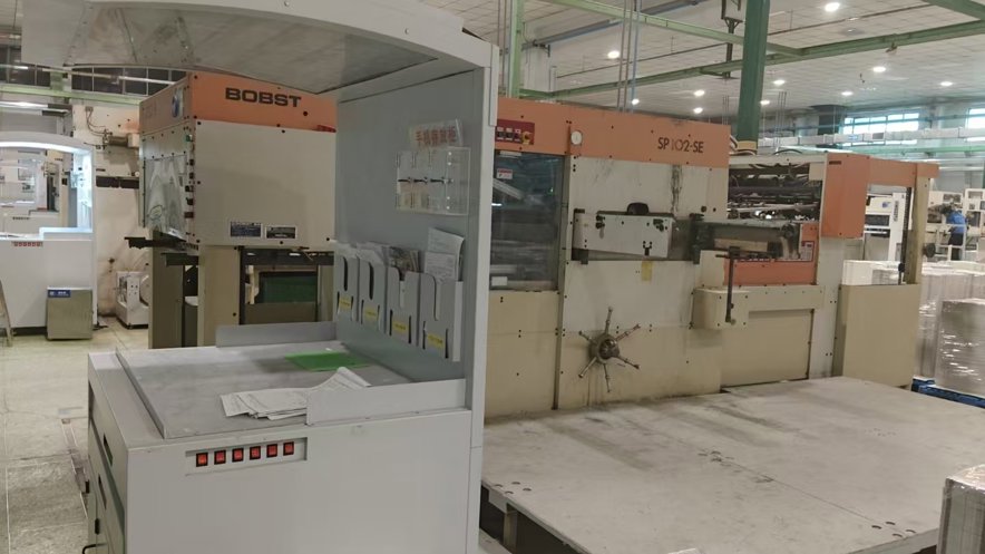 Die cutting Bobst SP 102-SE