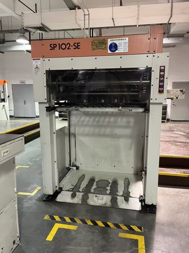 Die cutting Bobst SP 102-SE