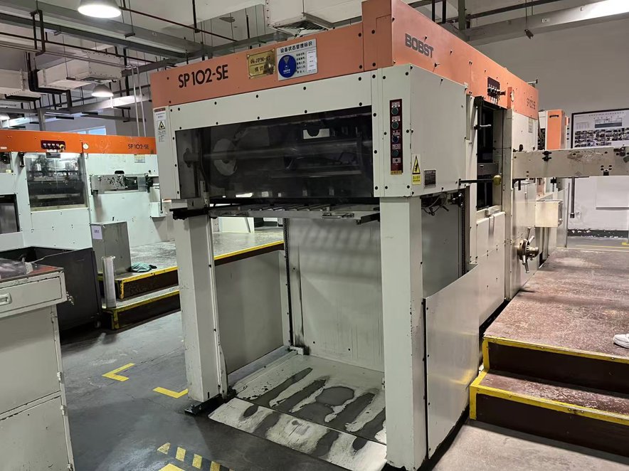 Die cutting Bobst SP 102-SE