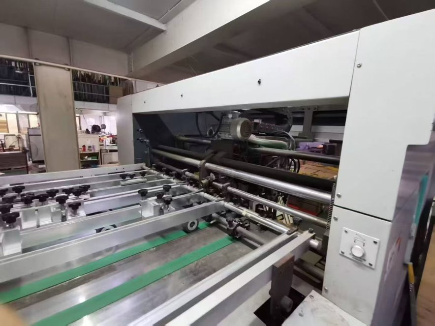 Die cutting DAYUAN MHC-1300E