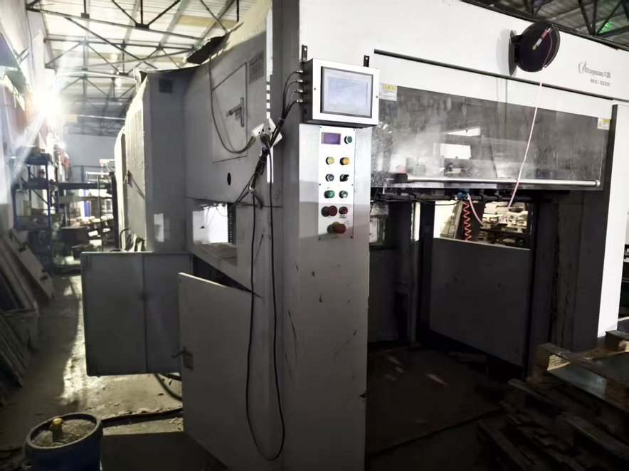 Die cutting DAYUAN MHC-1500EC