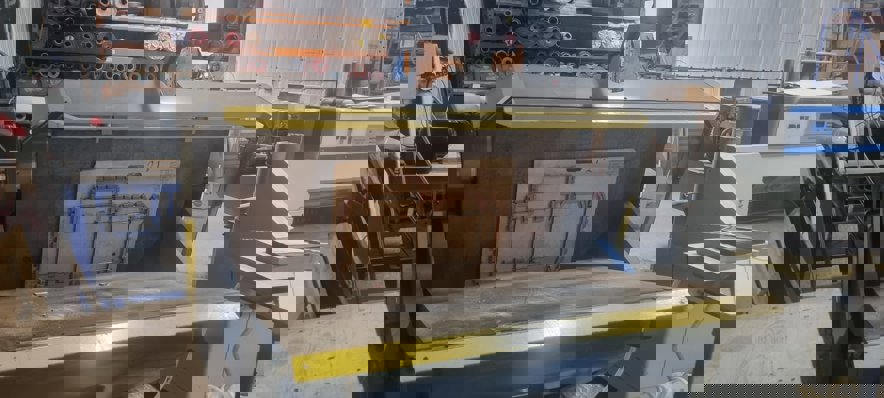 Die cutting Viking  VK 1330 Hand-Fed Platen Die-Cutter