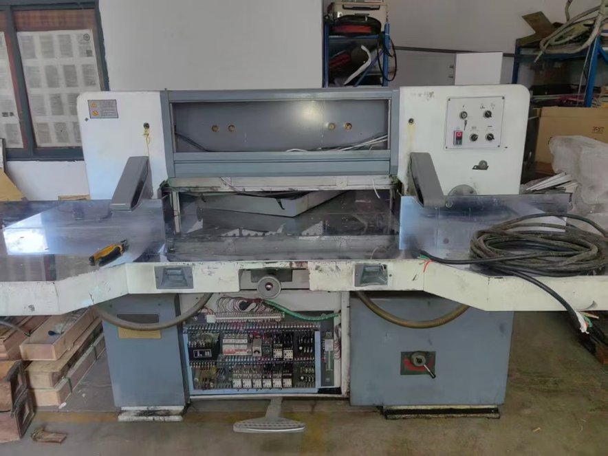Paper/Sheet Cutting Machines  DAI`S 920