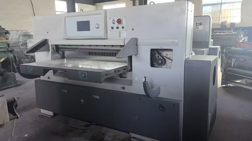 Paper/Sheet Cutting Machines  DAI`S QZK1300MG10