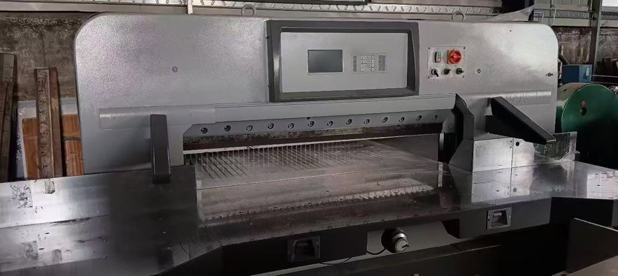 Paper/Sheet Cutting Machines  DAI`S QZK1370M7