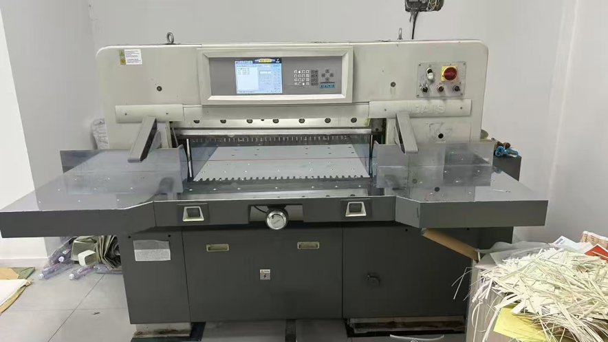 Paper/Sheet Cutting Machines  DAI`S 920