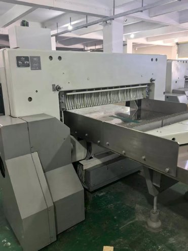 Paper/Sheet Cutting Machines Polar 137