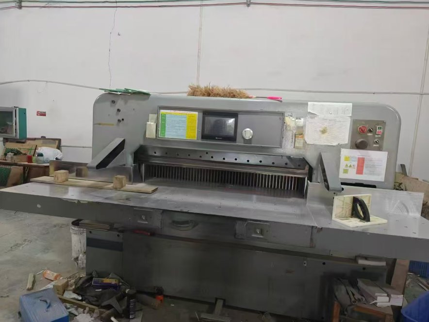 Paper/Sheet Cutting Machines Polar 137 EM