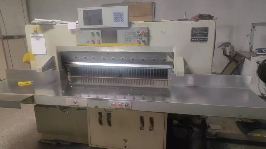 Paper/Sheet Cutting Machines SHENWEIDA 1300