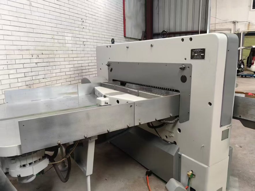 Paper/Sheet Cutting Machines SHENWEIDA 137