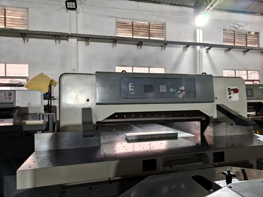 Paper/Sheet Cutting Machines SHENWEIDA 1370