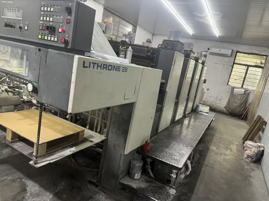 Sheet Fed / Offset Komori Lithrone L-428