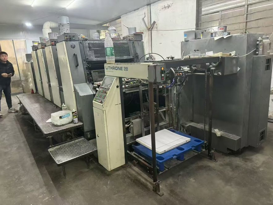 Sheet Fed / Offset Komori Lithrone L-428