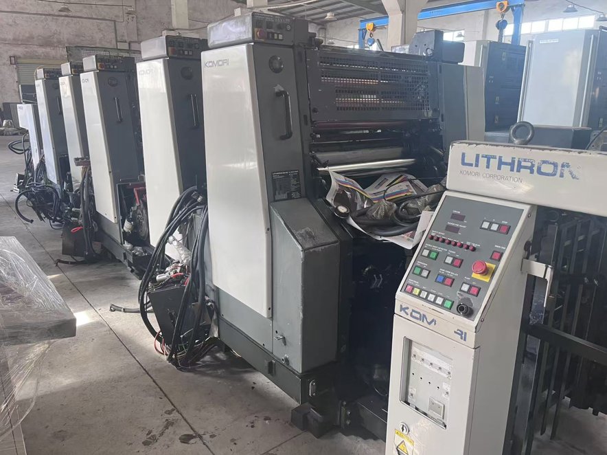 Sheet Fed / Offset Komori Lithrone L-528