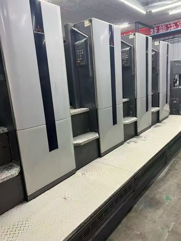 Sheet Fed / Offset Mitsubishi  V3000-4