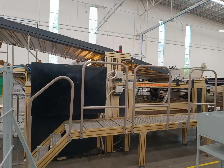 Laminating and coating Lamina Blackline 1621 BL